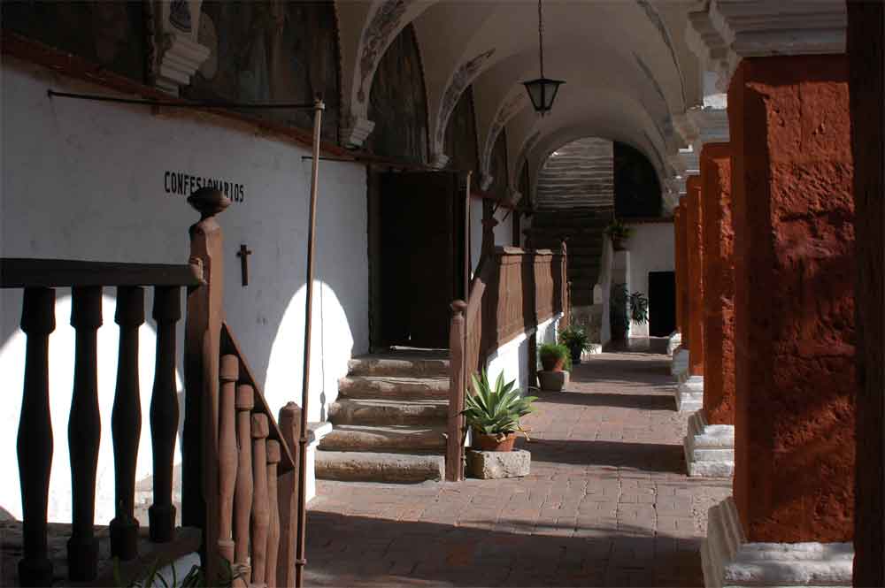 45 - Peru - Arequipa, convento de Santa Catalina, patio rojo